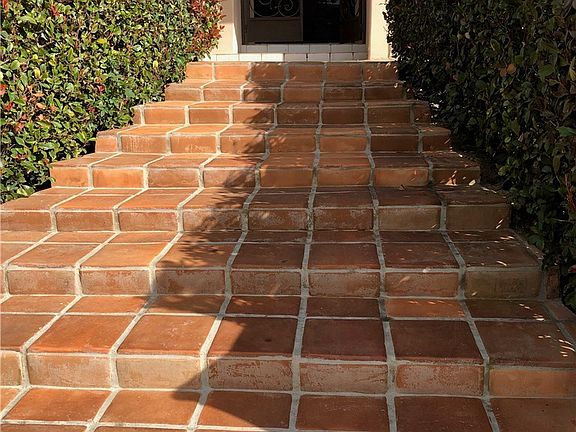 4th image of 4874 Winnetka Ave