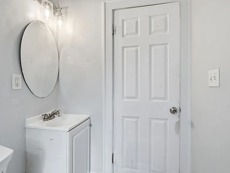 682 Greenwood Ave — Photo 22