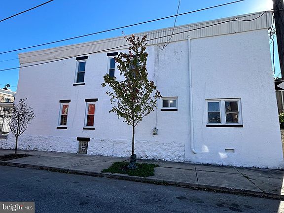 4th image of 228 N Alden St