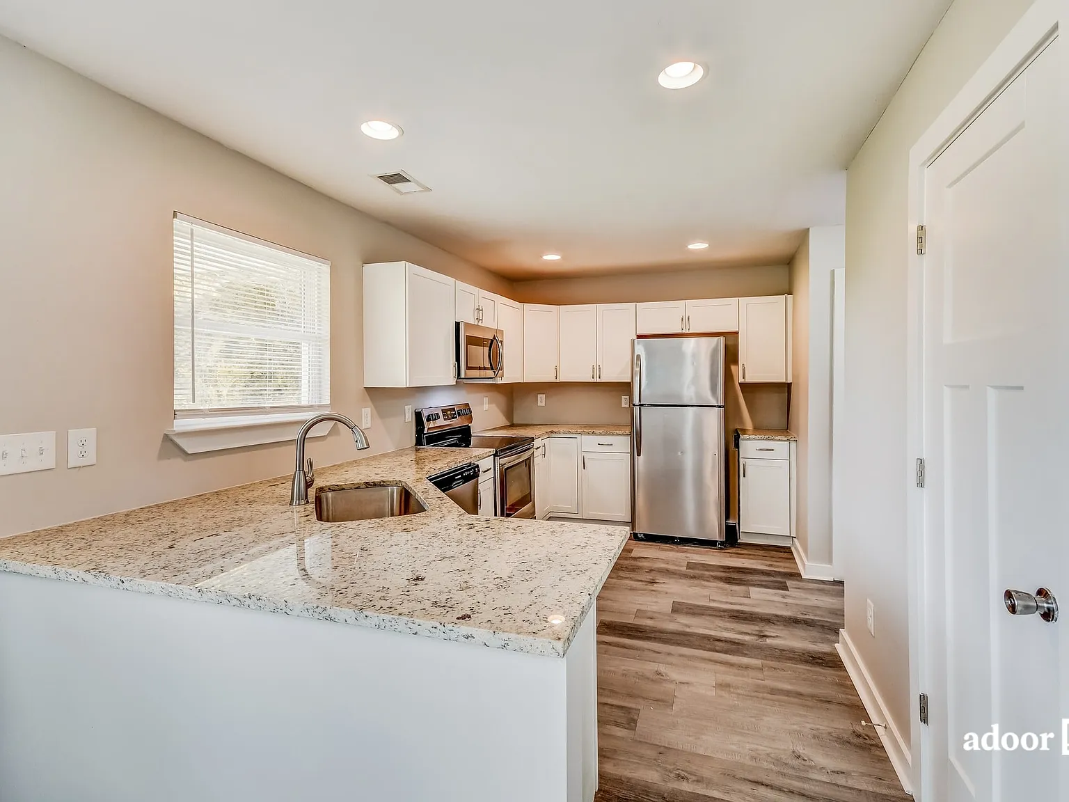 3 bed, 2.5 bath, 1450 sqft, $1,595 — Photo 3