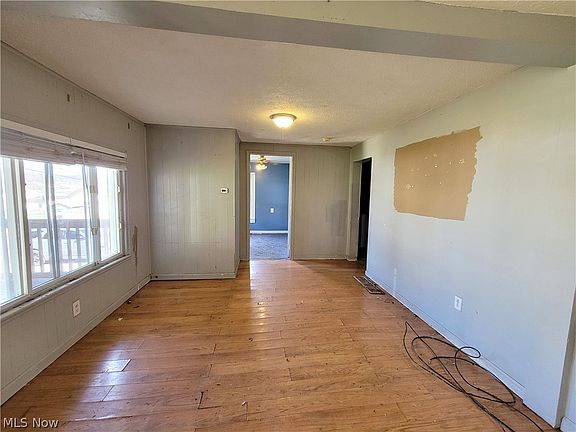 3rd image of 3804 Cliffside Ave