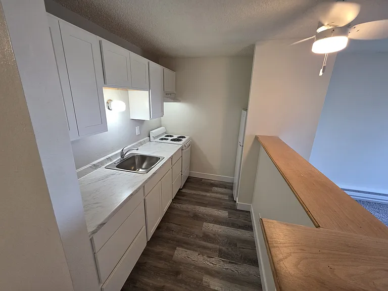 Nob Hill Apartments — Photo 10