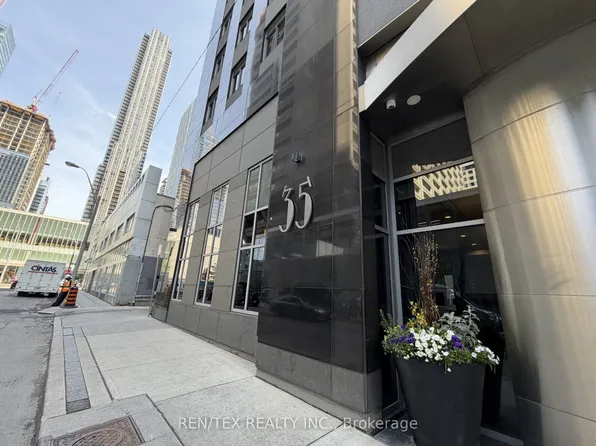35 Balmuto St, Toronto, ON