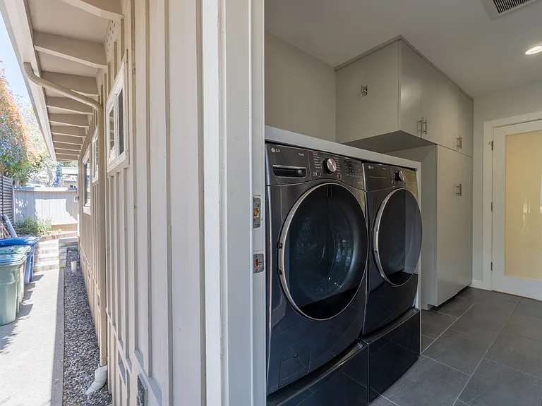 1145 Harrison St — Photo 40