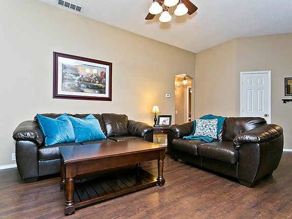 5th image of 1108 Blackenhurst Ln