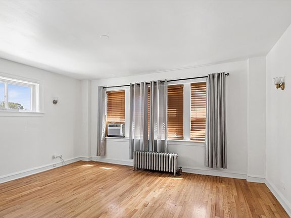 3rd image of 8012 S Honore St