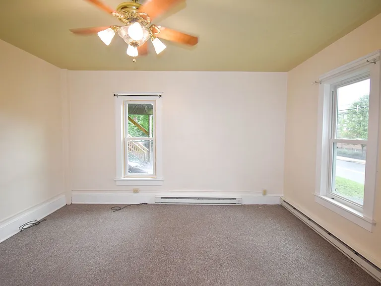 155 N Fairview St — Photo 4