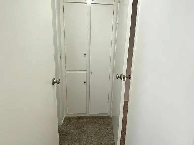 Grismer Cove Apartments — Photo 21