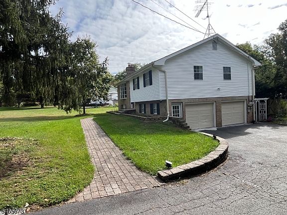4th image of 22 Spring Valley Rd