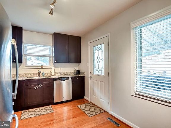 5th image of 574 Welland Ct