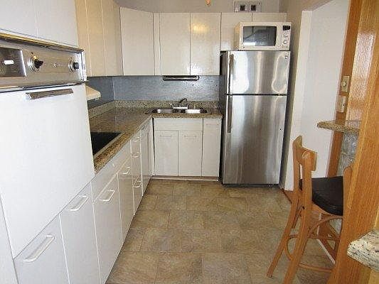 4th image of 3550 N Lake Shore Dr Floor 27