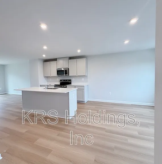 315 Old Field Dr — Photo 10