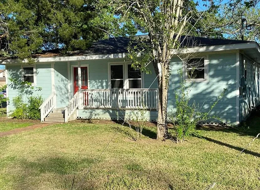 3 bed, 1.0 bath, 1016 sqft, $1,700 — Photo 3