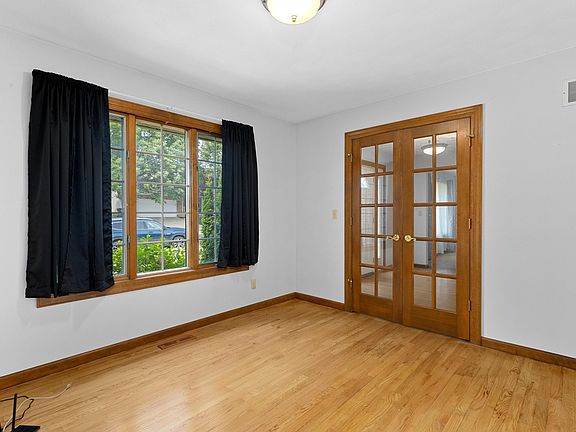 4th image of 7071 N Aycliffe Dr