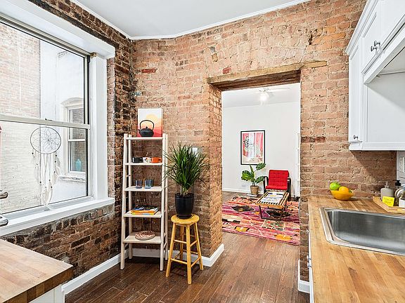 4th image of 125 E 4th St APT 1