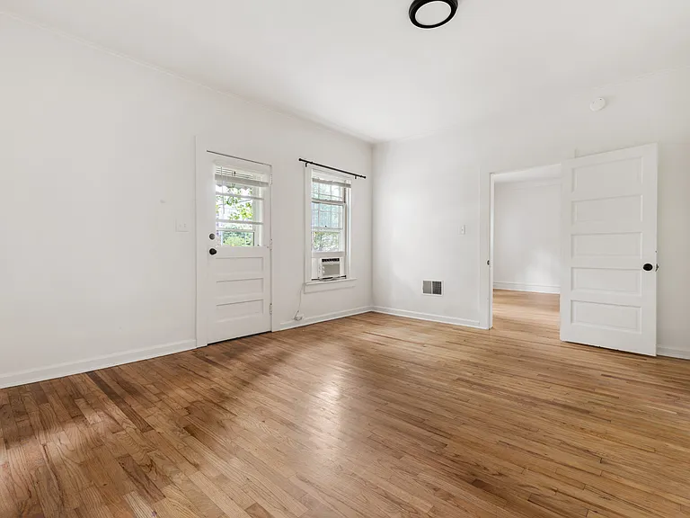 908B Iredell St #B — Photo 4