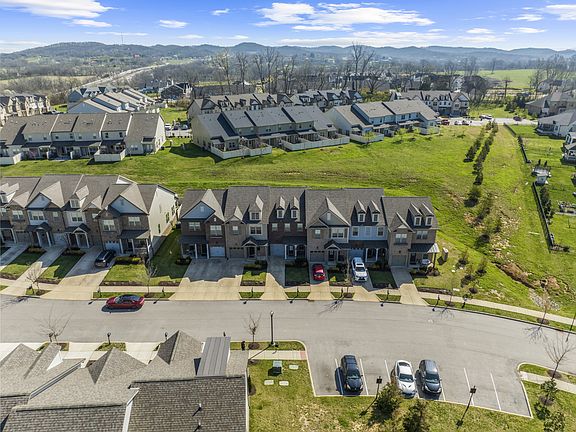 3rd image of 3020 Sassafras Ln