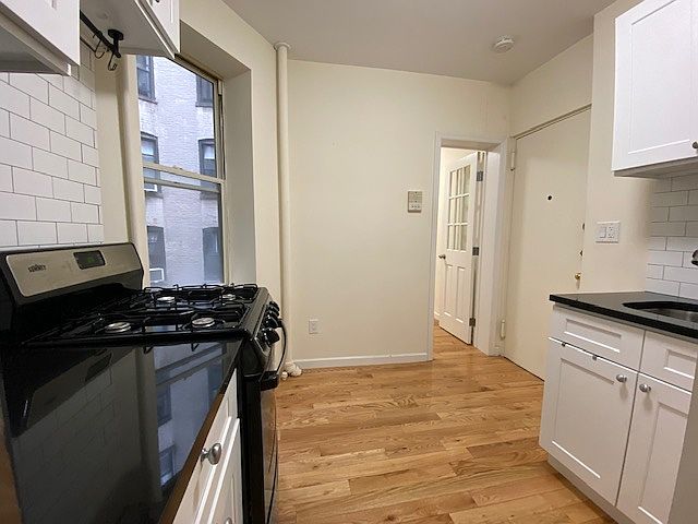1st image of 14 Morton St APT 5A