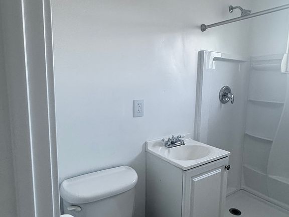 2nd image of 1749 Victorian Ave #B