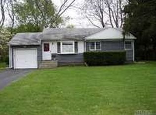 6 Dale Ln, Smithtown, NY 11787