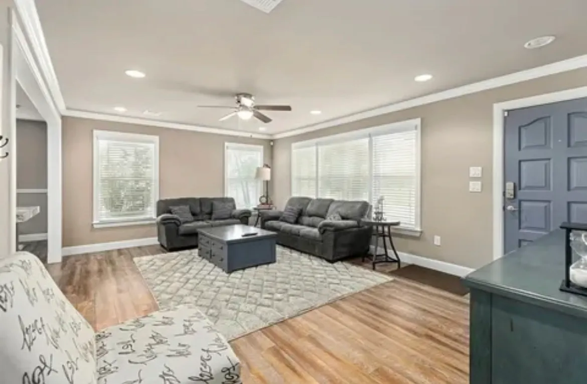 3 bed, 1948 sqft, $5,250 — Photo 2