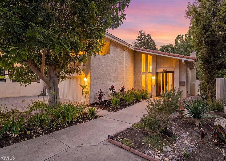 1st image of 6221 Mammoth Ave