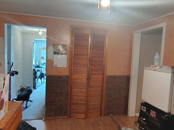 3rd image of 1013 3rd Ave W