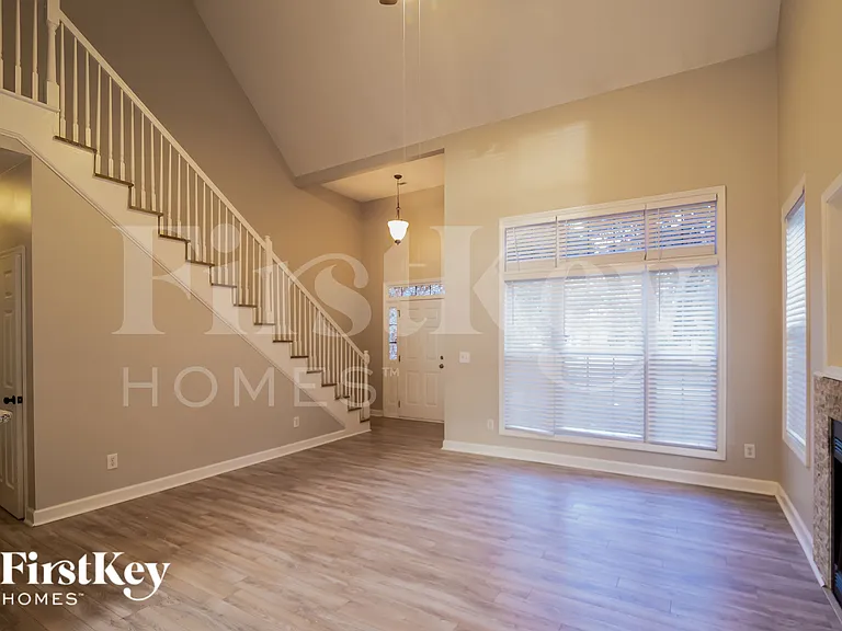 116 Scottswood Dr — Photo 5