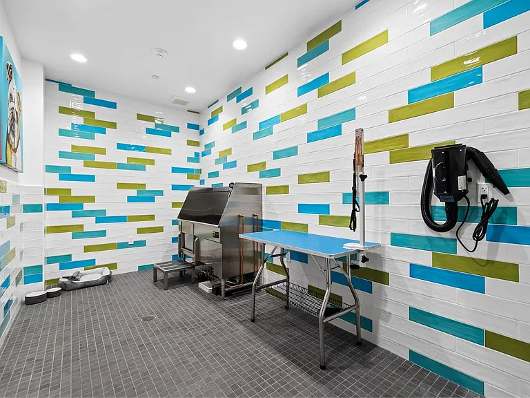 MODERNO Axis Luxury Living — Photo 13