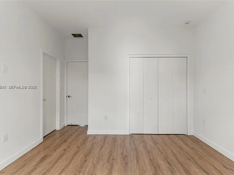 401 SW 1st St #1 — Photo 9