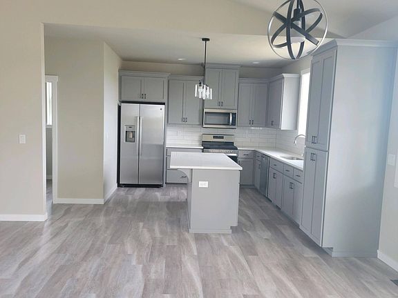3rd image of 10606 Palisades St SE