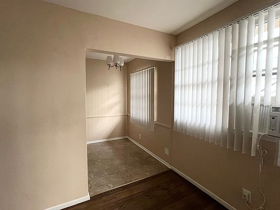 3rd image of 830 Wilcox Ave