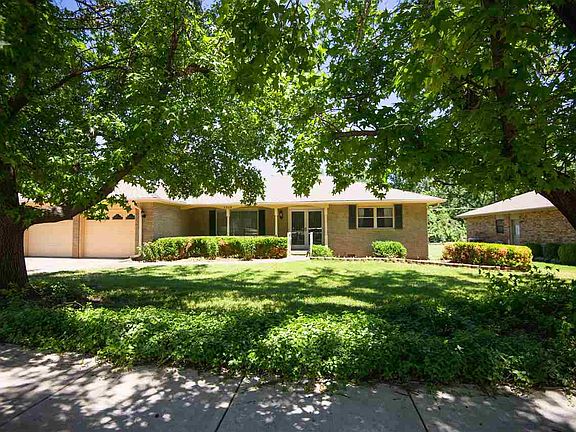 2nd image of 2309 El Camino St