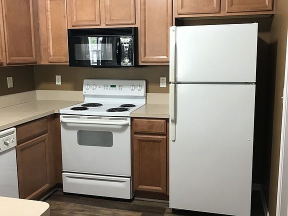 2nd image of 43863 Rushcliffe Dr