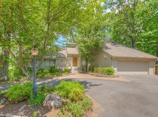 5960 Lakemont Dr, Roanoke, VA 24018