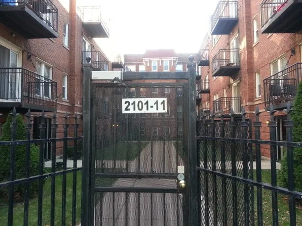 2111 E 67th St APT 301, Chicago, IL 60649