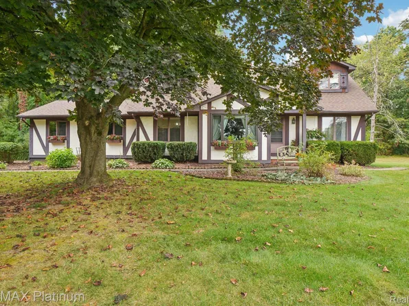 2581 Pepper Ct, Hartland, MI 48353