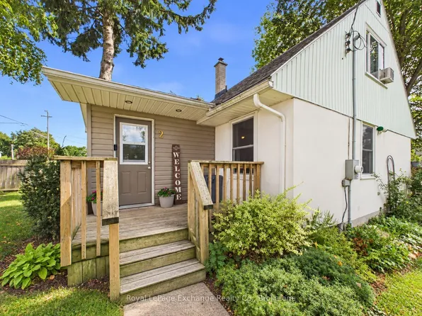 2 Regina Rd, Huron East, ON N0M 1L0