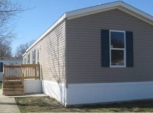 69 Candlelight Dr, Sauk Village, IL 60411