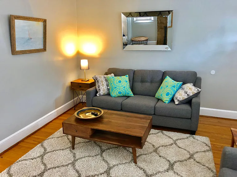 2132 Scott Ave — Photo 6