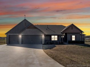 10140 Cowboy Ridge Dr, Coweta, OK 74429
