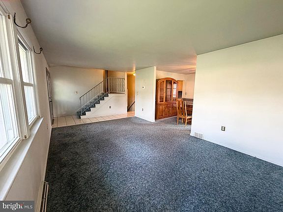 5th image of 903 Fox Meadow Rd