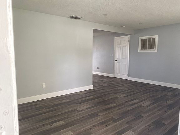 3rd image of 1907 Knollwood Dr