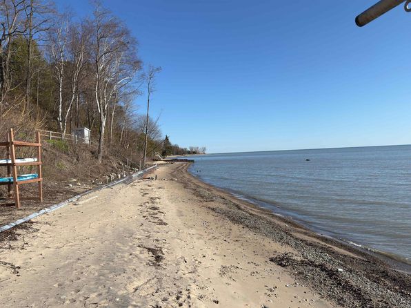 1951 S Lakeshore Rd, Carsonville, MI 48419