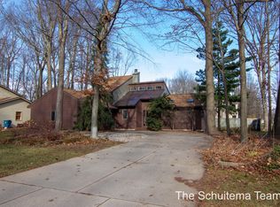 4443 Glen Hollow Dr, Hudsonville, MI 49426