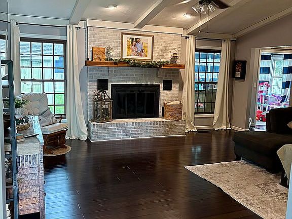 2nd image of 924 Aster Dr