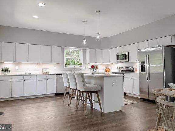 3rd image of 3815 Catesby Oak Ct