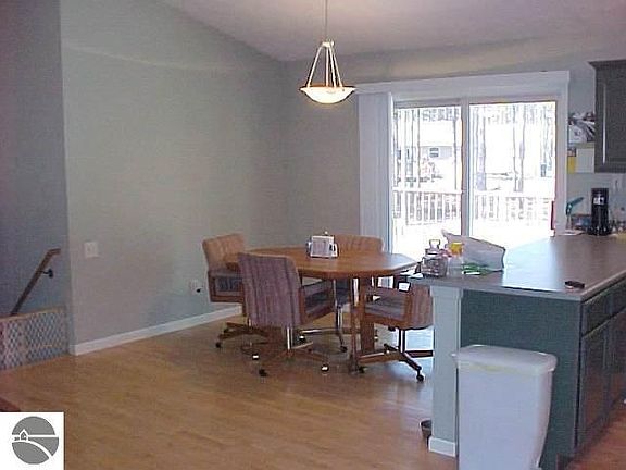 4th image of 2834 N Lakes North Dr