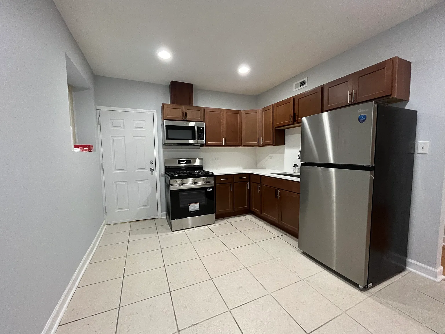 4 bed, 1.5 bath, 1700 sqft, $1,800 — Photo 4