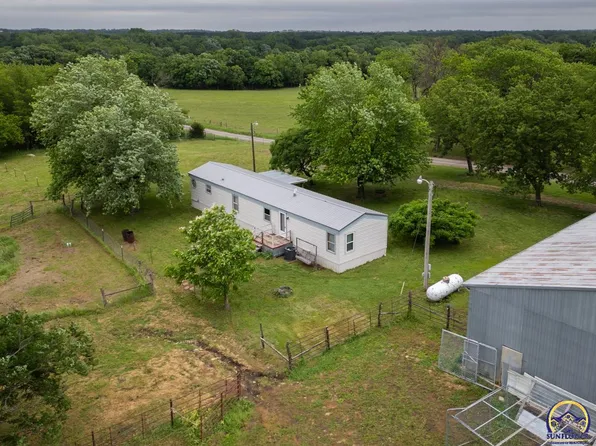 24033 S Valencia Rd, Osage City, KS 66523